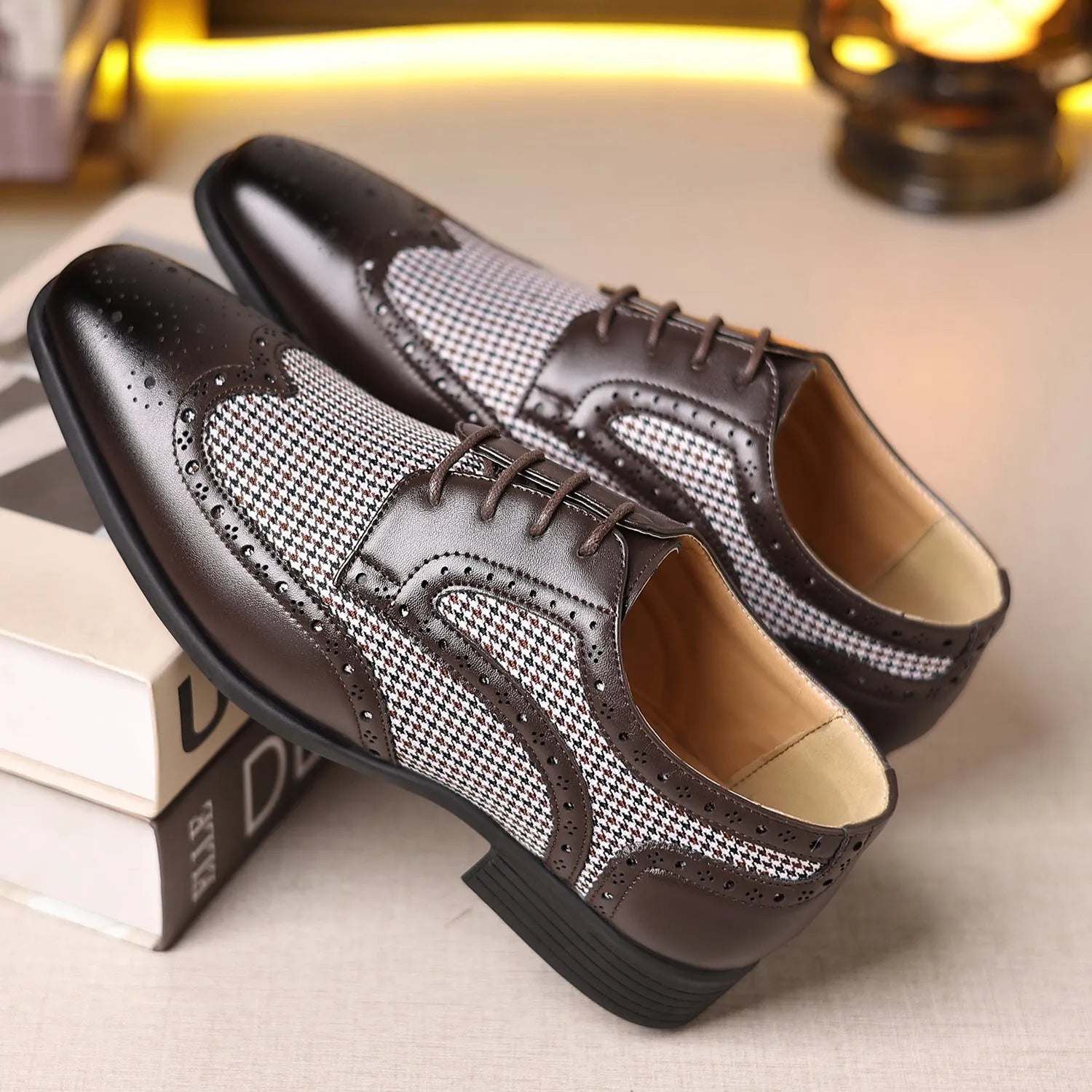 Imitation houndstooth men's casual leather shoes in plaid pattern with canvas upper and rubber sole