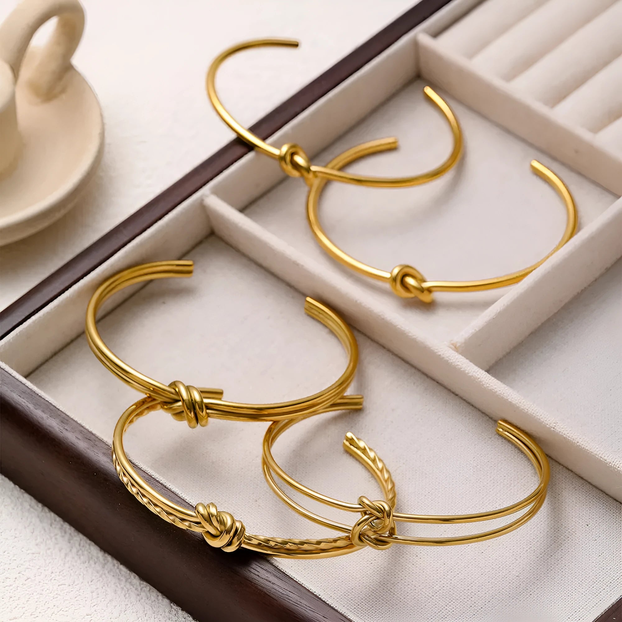 Women's adjustable C-shaped double-layer bracelet with knotted texture in gold plating