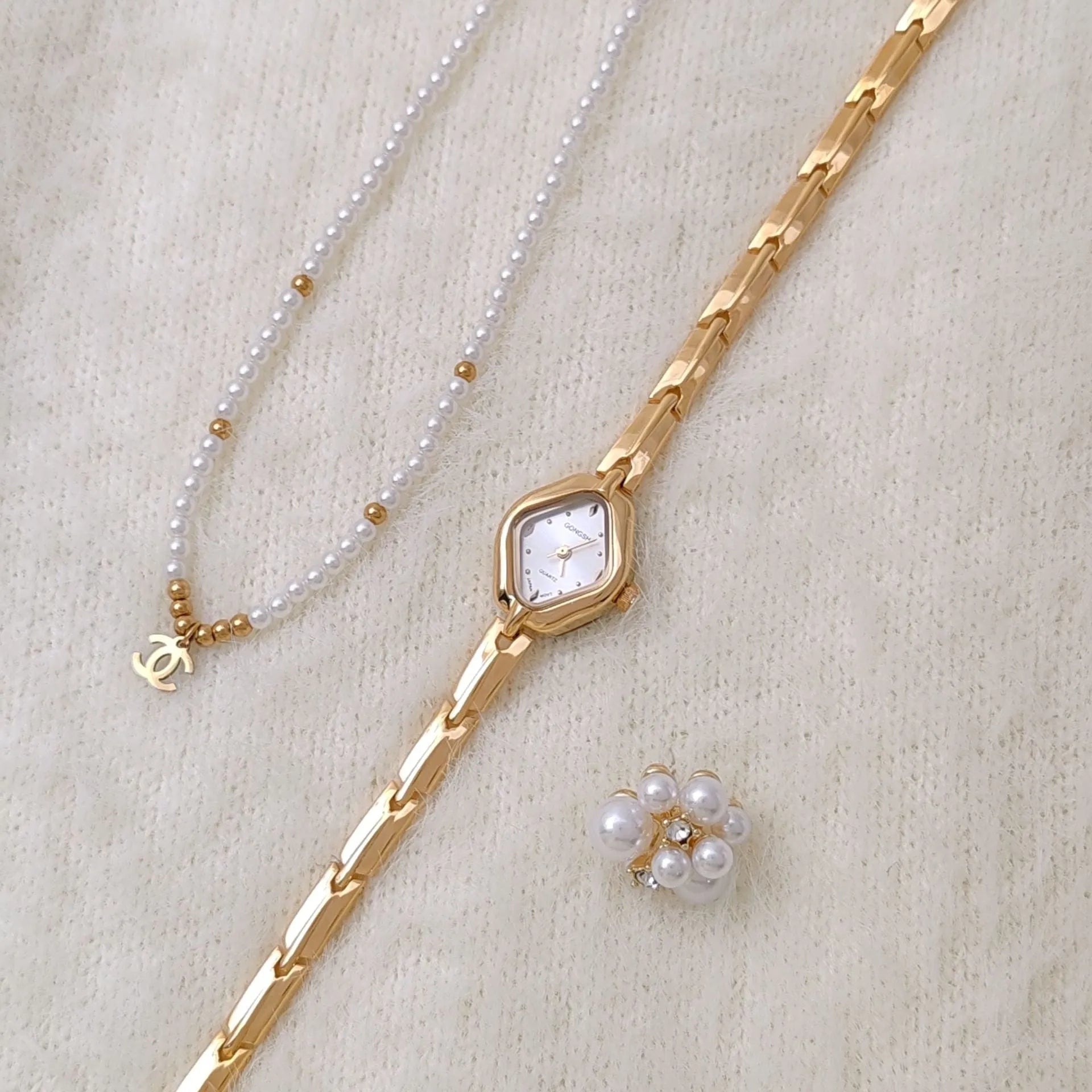 Women's gold or silver diamond bracelet watch with 18mm dial and chain strap