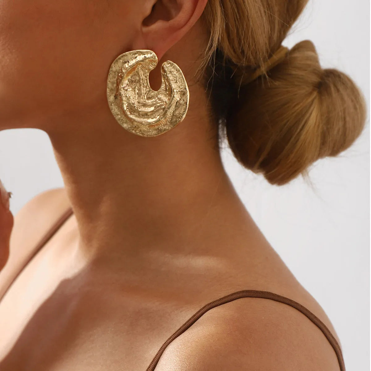 Exaggerated irregular geometric women's earrings with concave-convex texture in gold or white K finishes