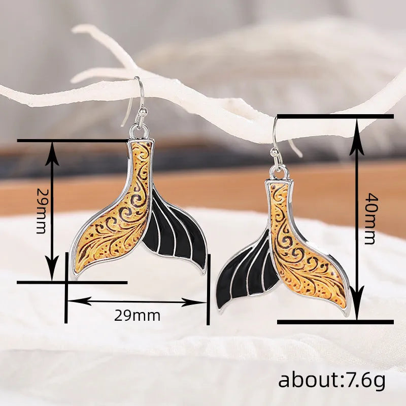 Women's fishtail design earrings with whale motifs in white gold colour alloy