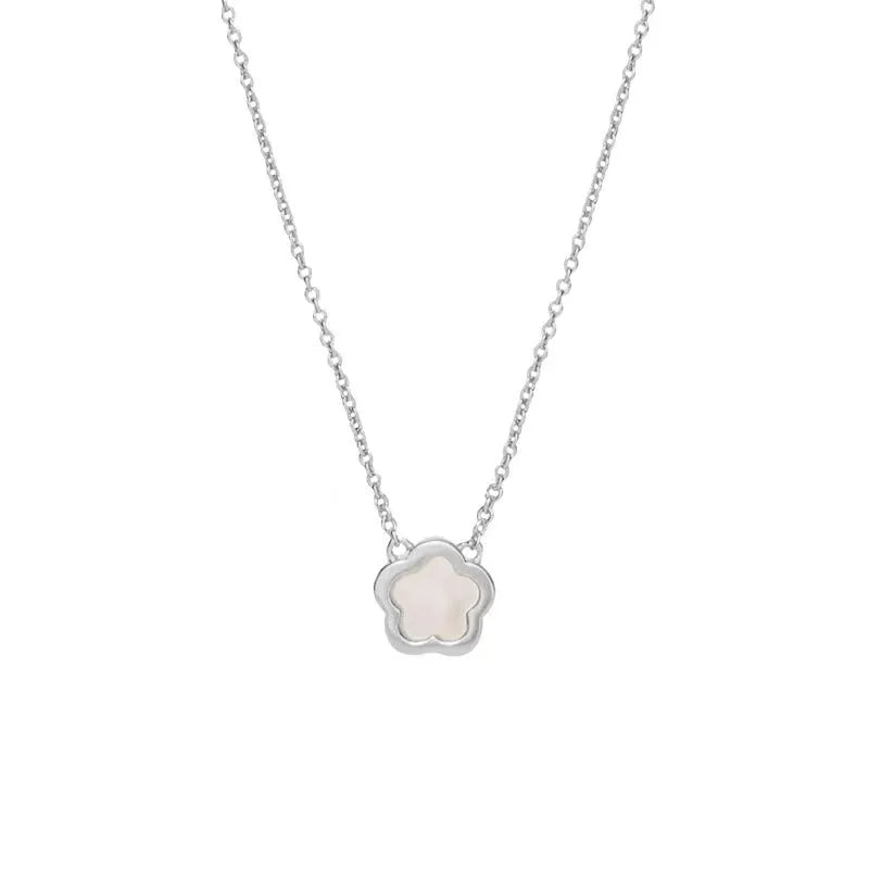 Mother of pearl shell flower necklace with copper chain in silver or gold colour