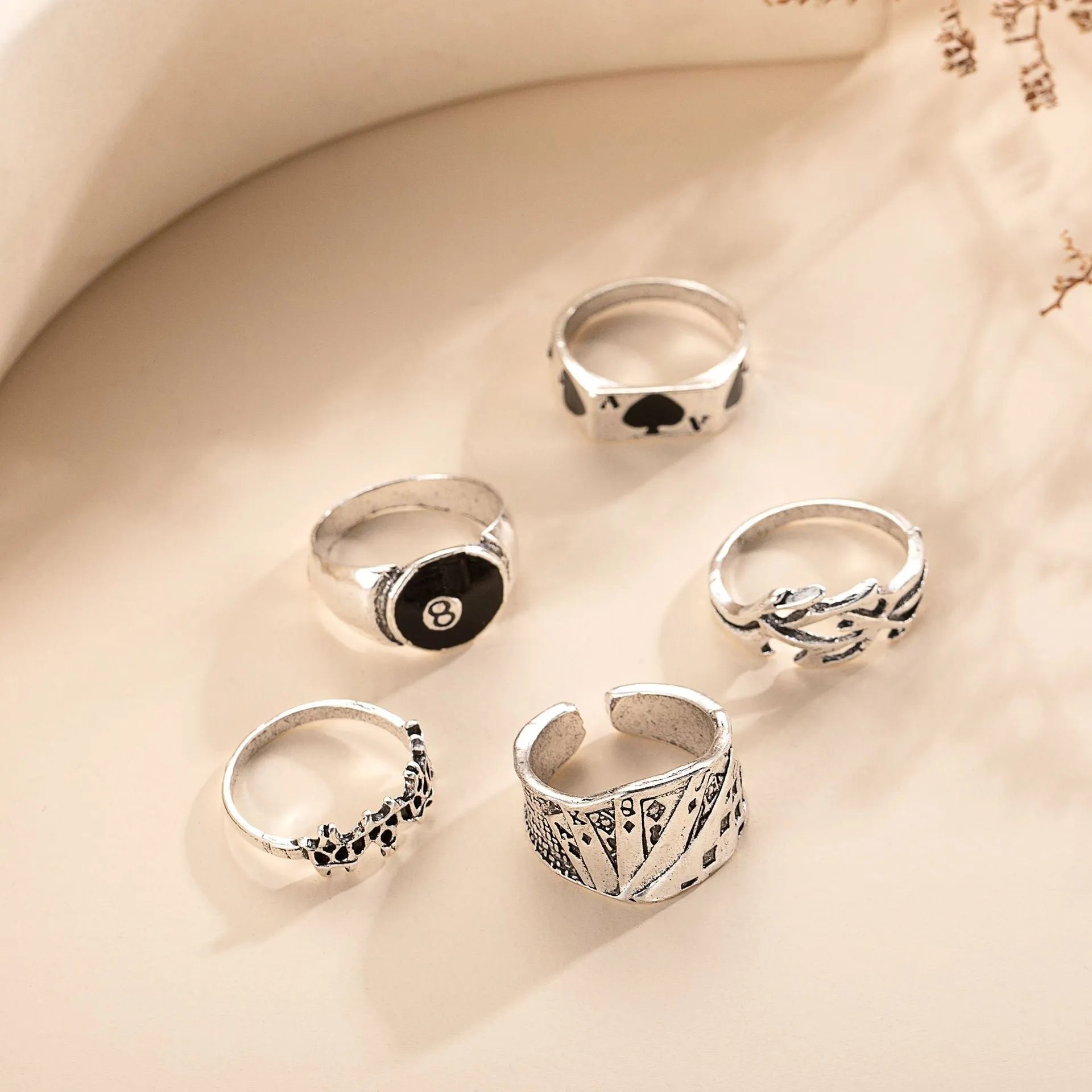 Black alloy poker ring with 2.5 cm retro spade card design for women