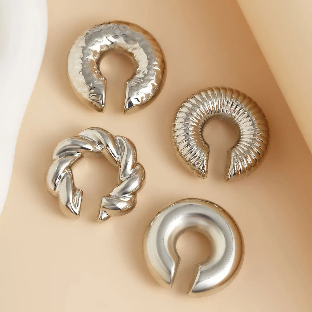 Geometric ear clip set with four pieces in gold or silver, non-pierced design for women