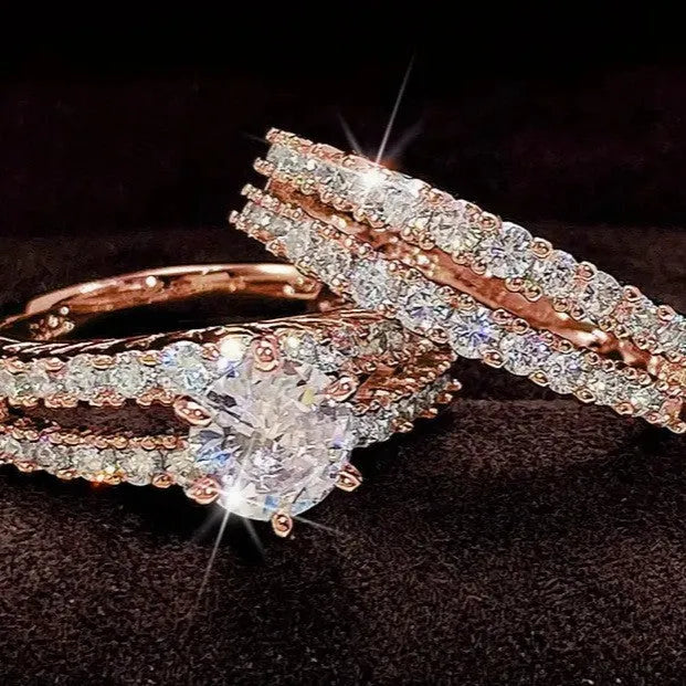 A 2 in 1 female ring set showing a geometric fashion ring and a fully-jewelled ring in gold, rose gold, or silver colour on a UK size 8 finger.
