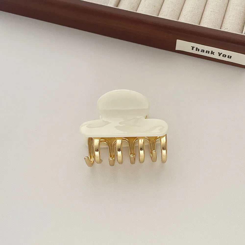 Set of retro-style alloy acrylic women's hair barrettes with metal grip in beige, white, ink and leopard print colours.