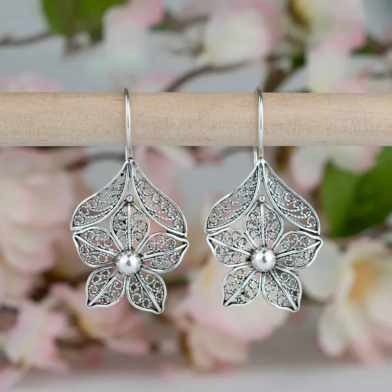 Silver retro hollow flower leaf-shaped alloy earrings for women with pierced fitting
