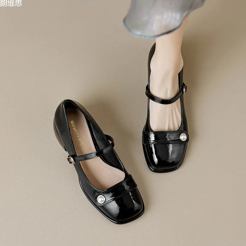 French-style women's chunky heel pumps with buckle fastening, square toe, in patent leather with rubber sole.
