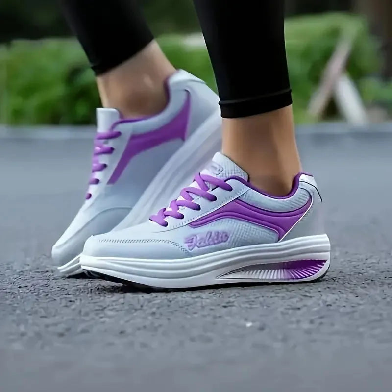 Women's heelless travel shoes with 3-5cm mid-heel in grey powder colour, sports design for spring