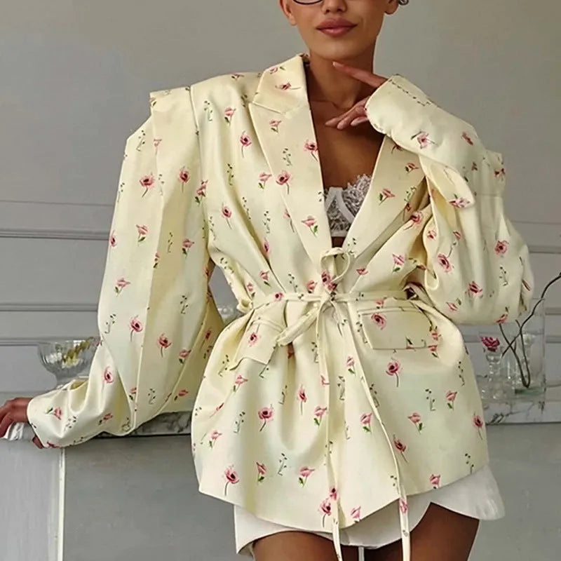 Collar lace-up waist-tight suit jacket in floral print on white background with long sleeves