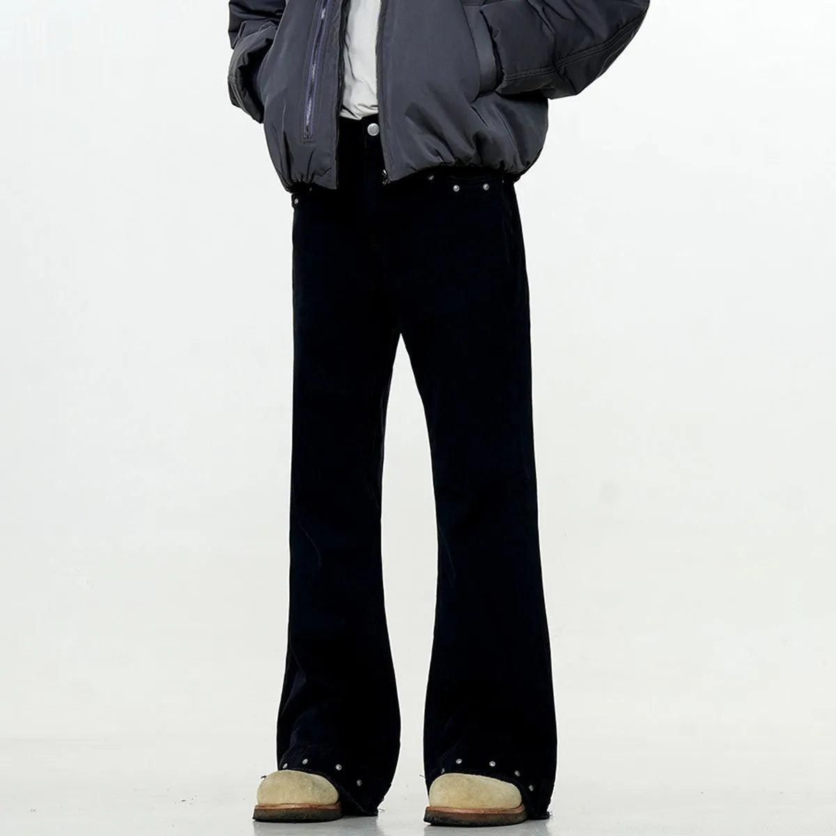 American retro straight-leg jeans in black cotton with horn-shaped leg openings and mid-waist design