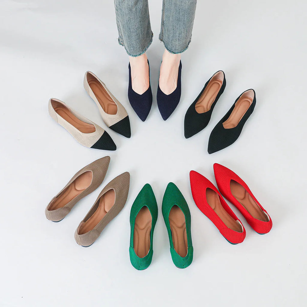 Women's flat-heel knit pumps with pointed toe in apricot colour