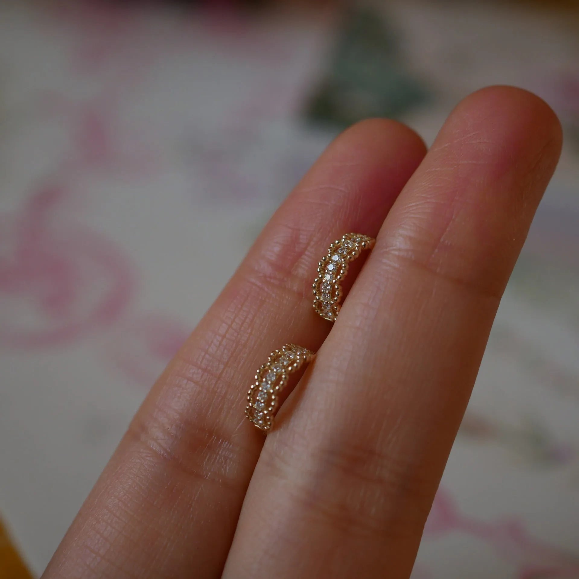 Gold lace pattern clip earrings in 925 silver with bone stud shape