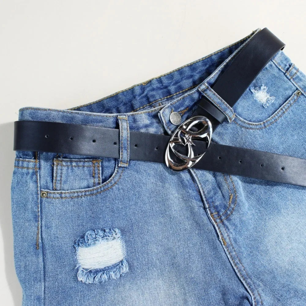Silver buckle on 3.3cm wide PU leather belt showing snap fastening mechanism and 105cm length