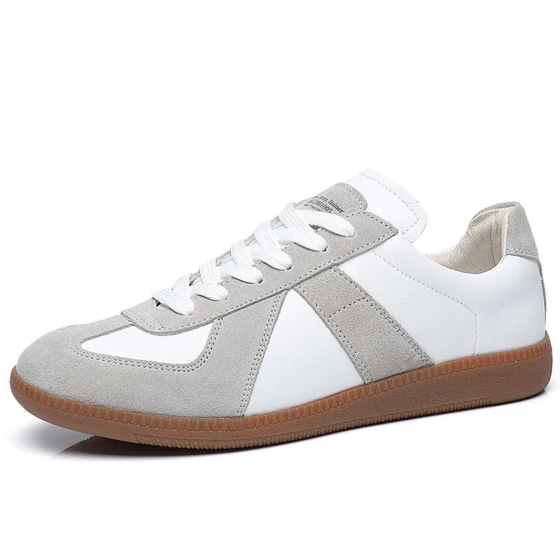 White Japanese-style retro unisex board shoes with lace-up front and round toe on a rubber sole.