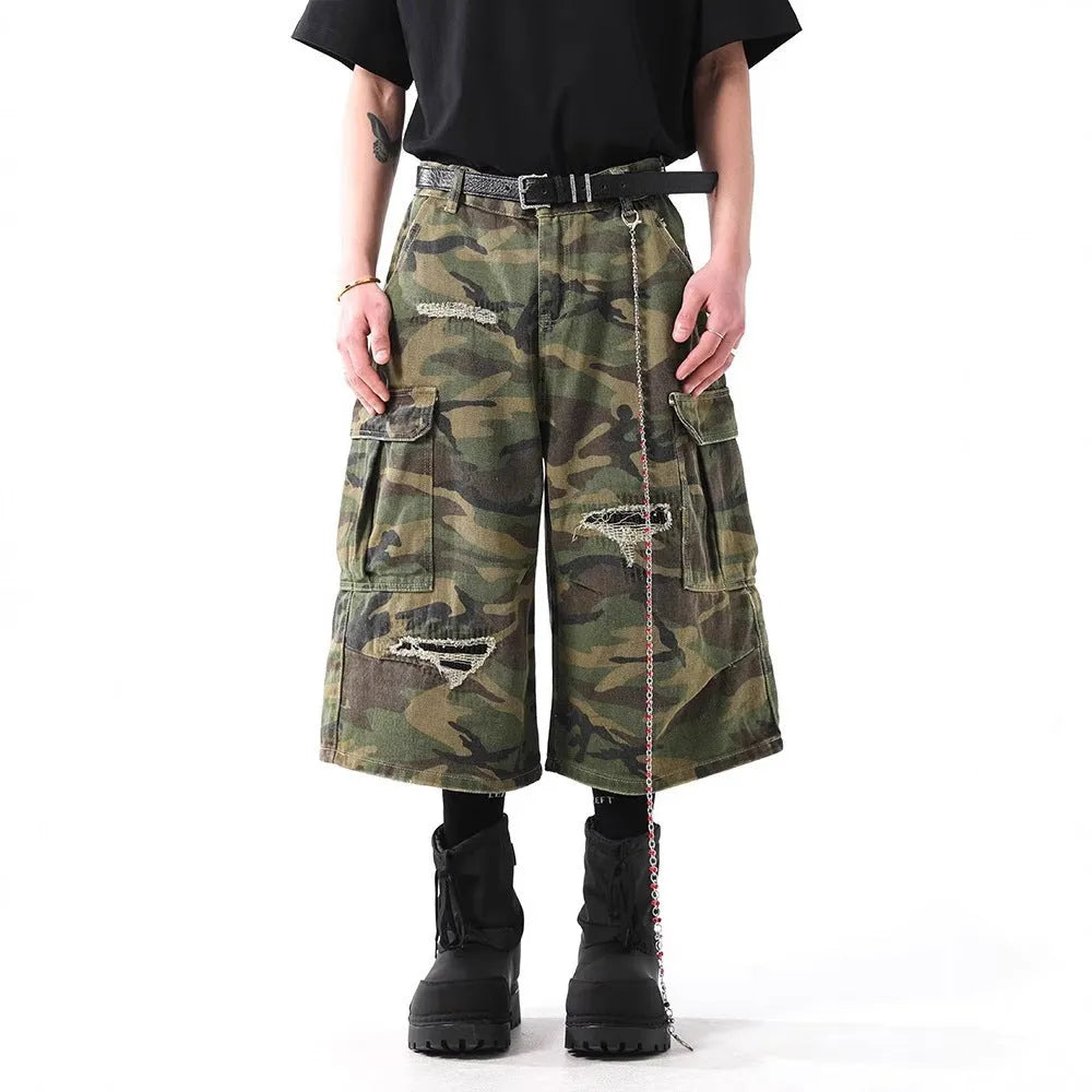 Men's camouflage pattern cropped denim trousers in straight leg cut with micro elastic cotton fabric