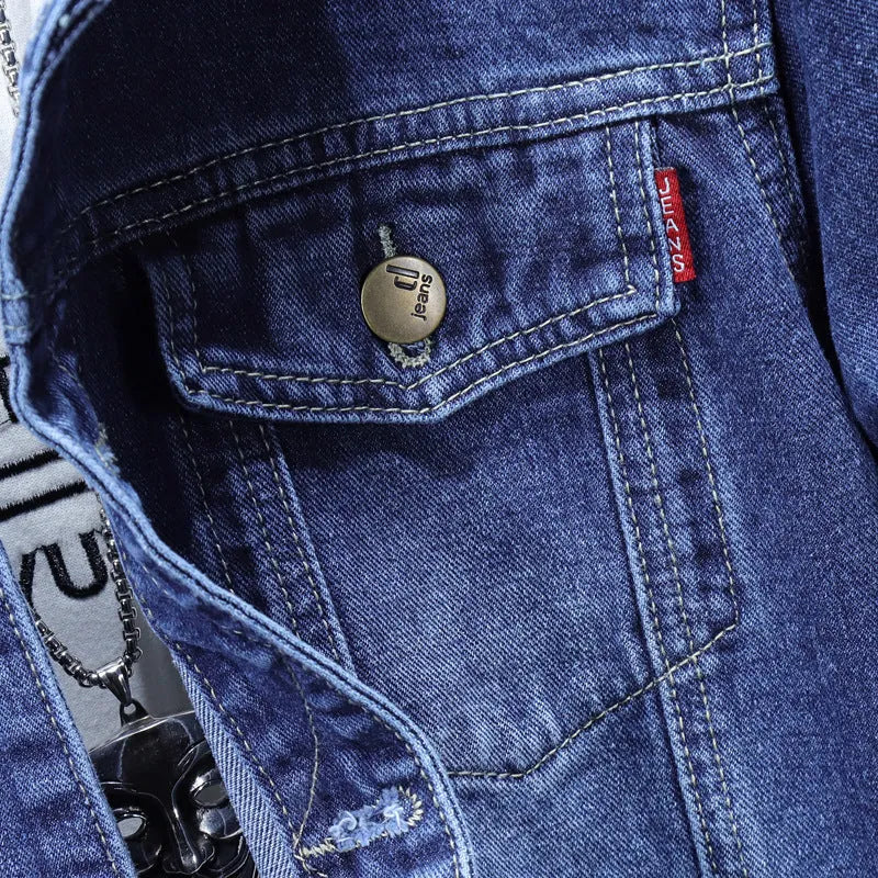 Men's denim coat in light blue or blue, loose cardigan style with round hem and side pockets, sizes M to 5XL