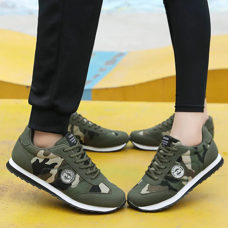 Unisex camouflage pattern low-top sports shoes with suede upper and mesh lining.
