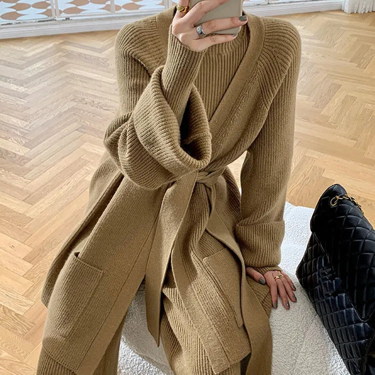 Women's knitted three-piece set with wide-leg trousers, sweater, and cardigan in solid colour with leather stitching details