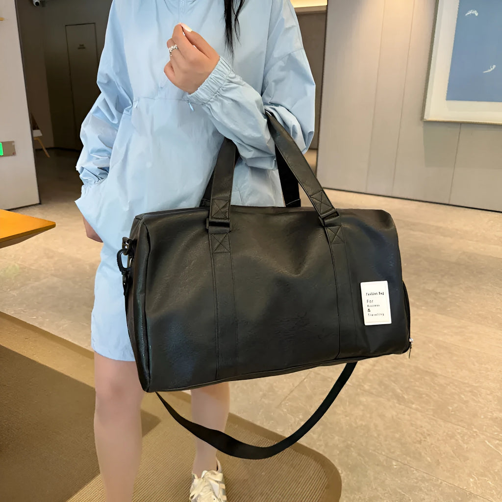 Black dry wet separation fitness shoulder messenger bag made of PU, showing compartment layout.