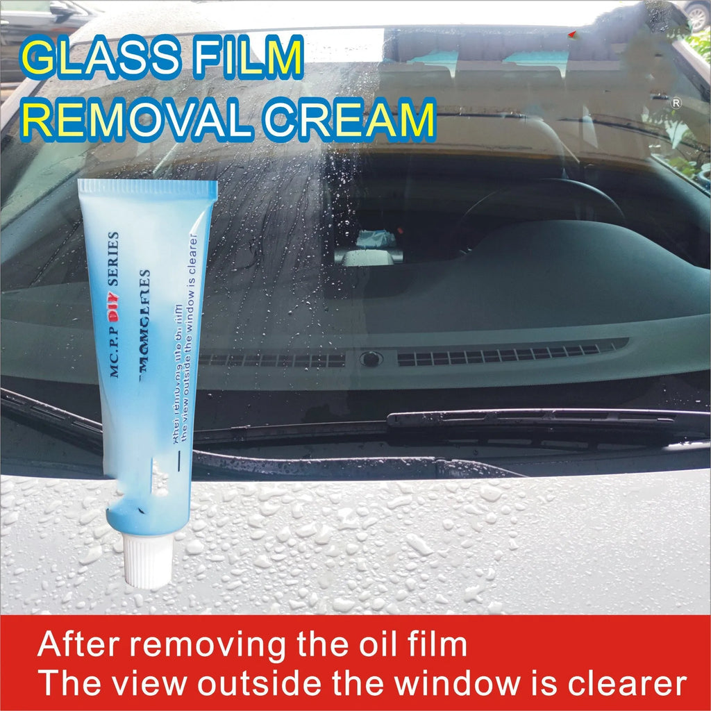 15ml white spray bottle of automotive glass anti-fog treatment with English packaging