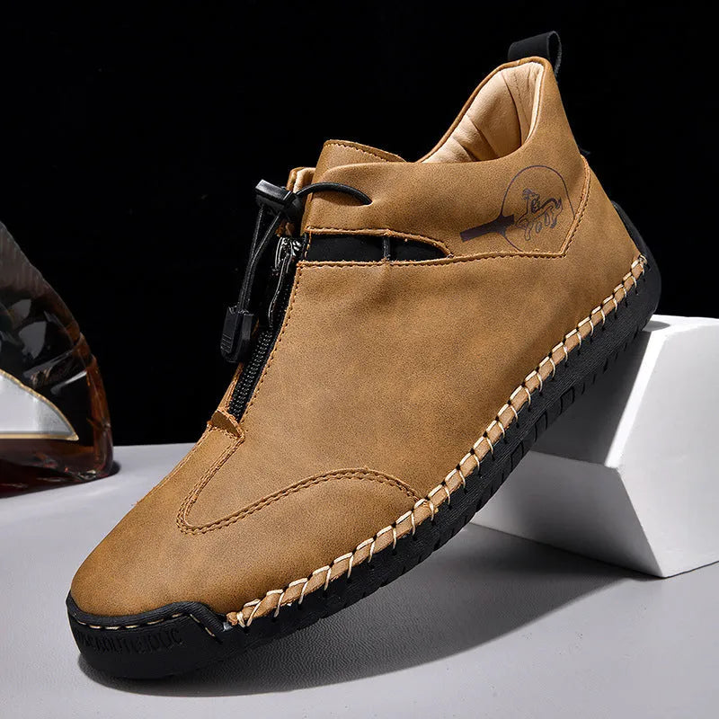 Men's casual leather shoes in black with a 3-5cm mid-heel, reinforced leather uppers, and rubber sole.