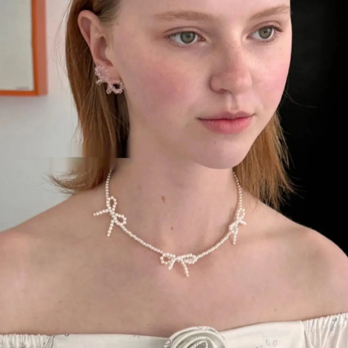 Women's pearl necklace with bow design and adjustable 31-40cm length