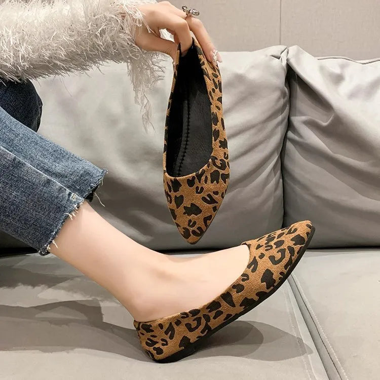 Women's leopard print flat pumps with pointed toe and low heel