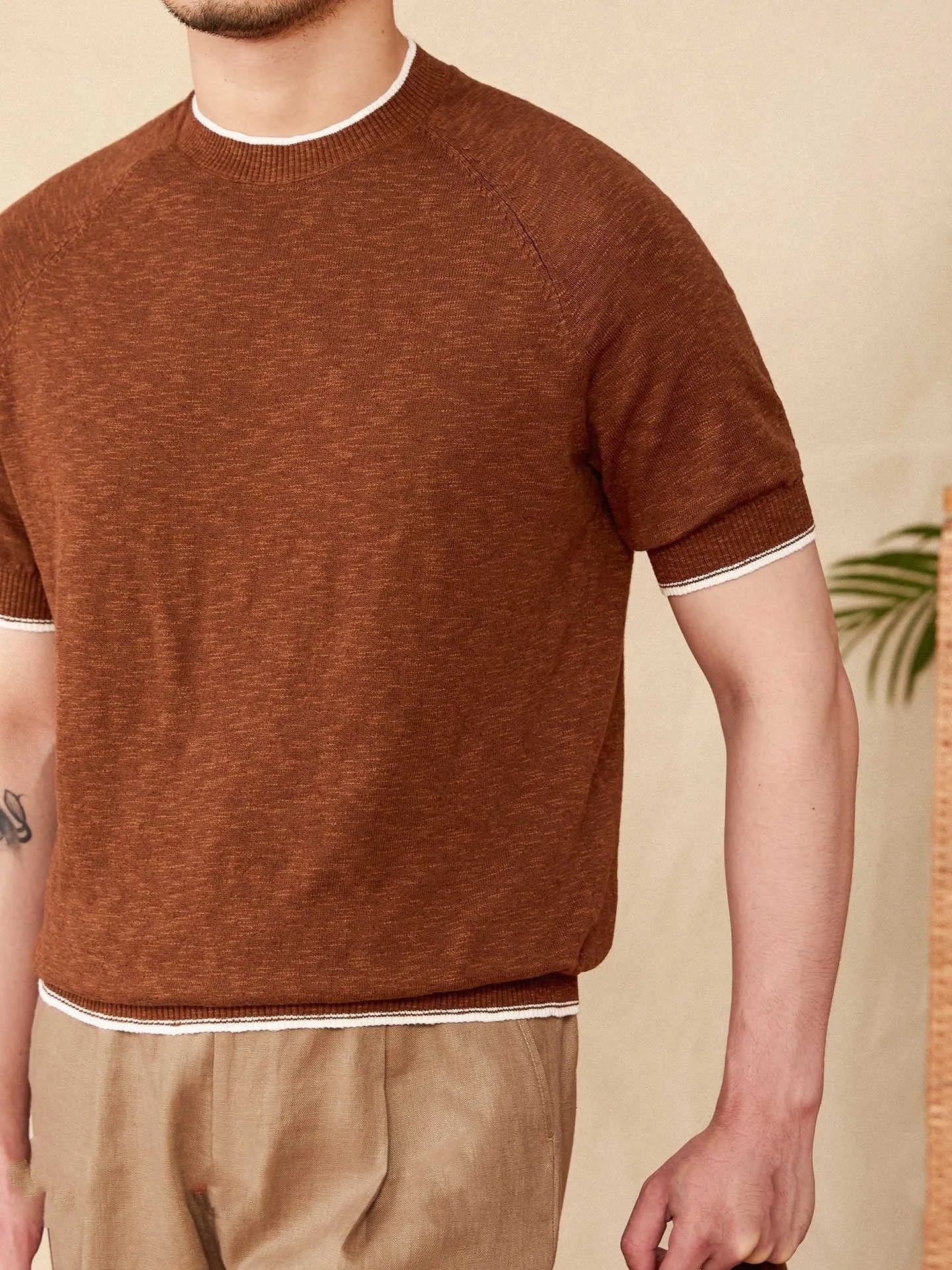 Casual linen cotton T-shirt with round neck and short sleeves in brown colour
