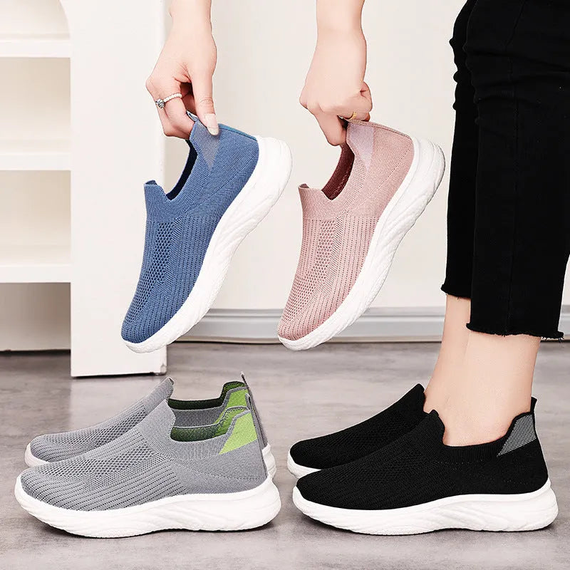 Women's solid colour Flyknit casual running shoes with a round toe and soft PVC sole.