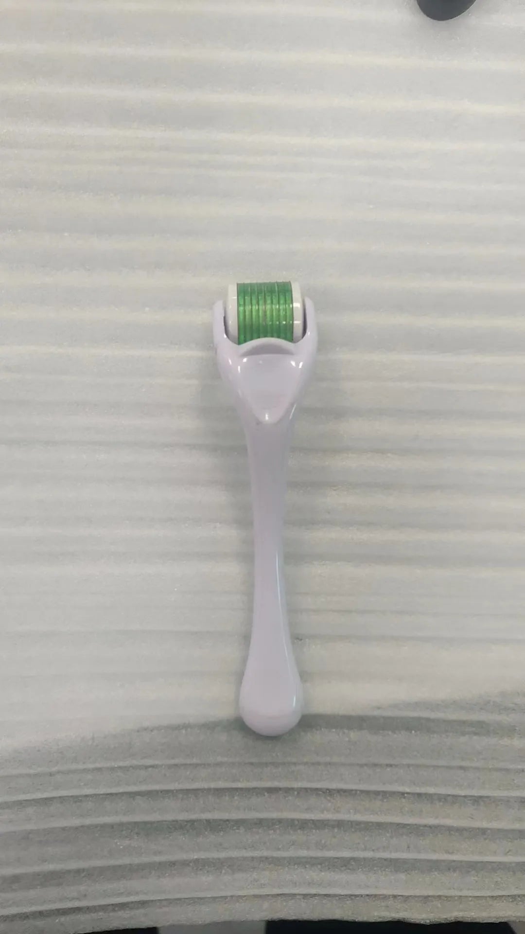 540 micro needle roller with PC handle and coloured wheel showing needle configuration for skin treatment