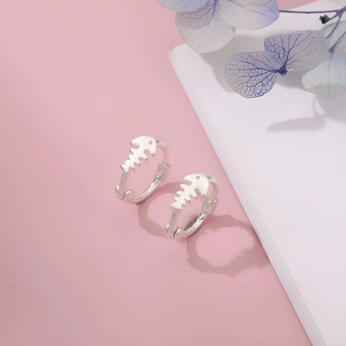 S925 silver fishbone ear studs, small electroplated silver women's earrings with fish bone ear clasp