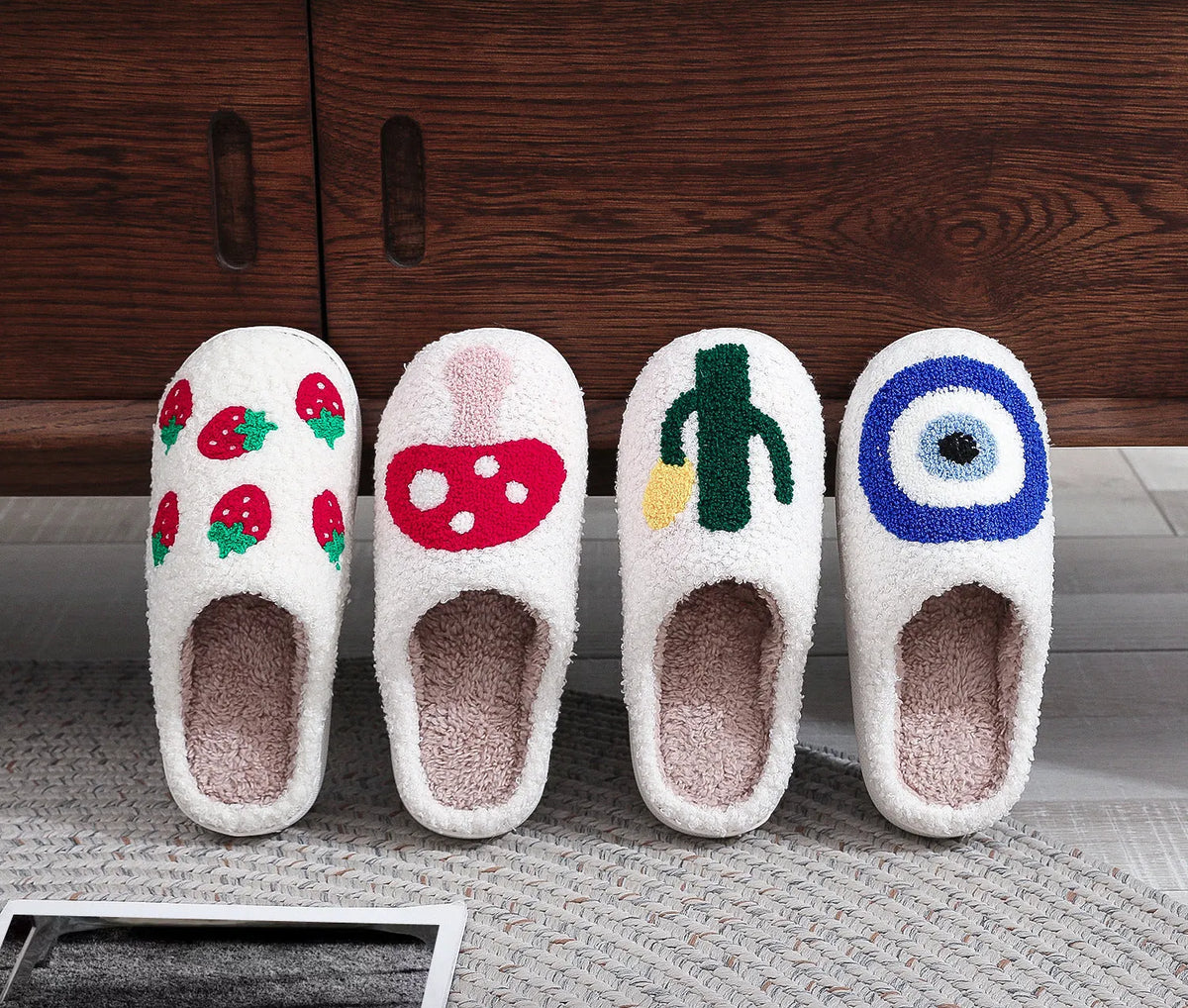 Pair of cotton indoor slippers with cartoon dachshund pattern, plastic non-slip sole, 2.5cm heel height, for men and women