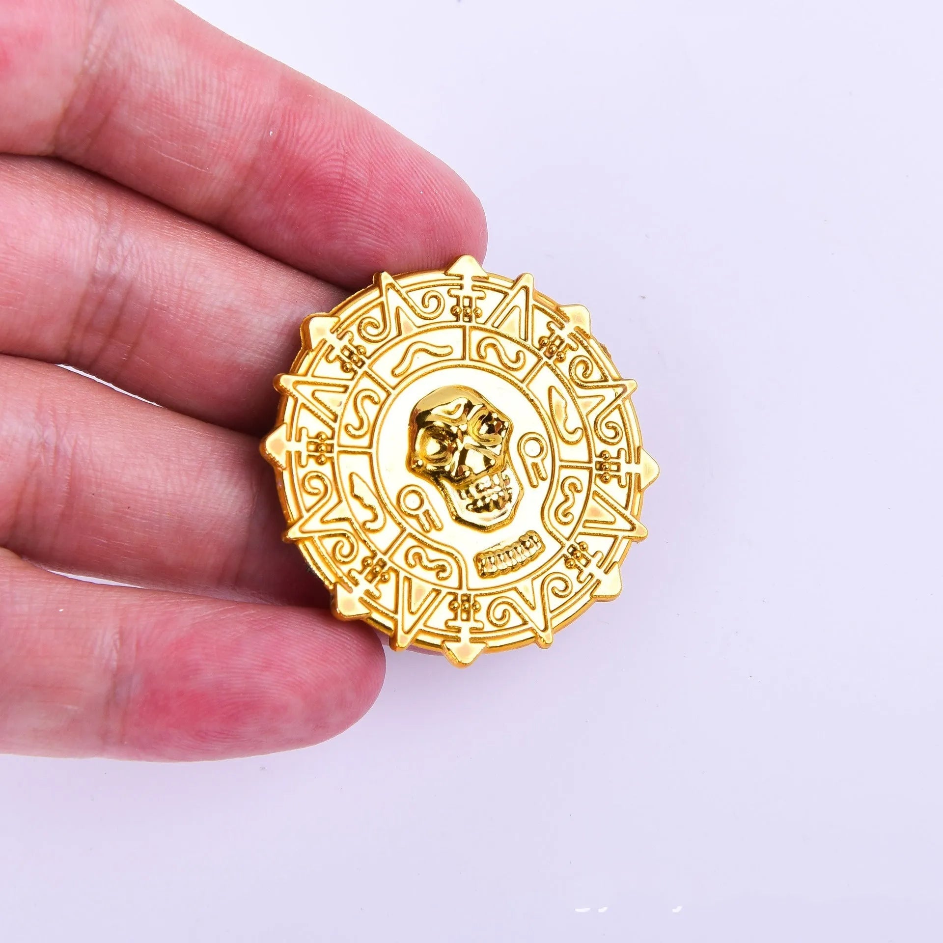 Plastic pirate gold coin toy with pointed edges for Halloween dress up