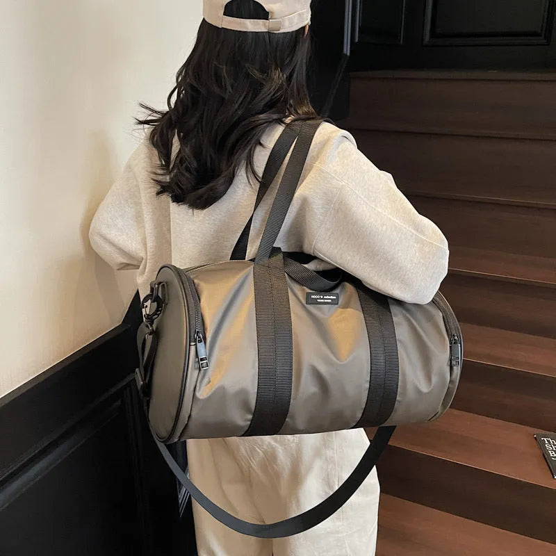 Waterproof Oxford cloth sports handbag in three colour options for men and women