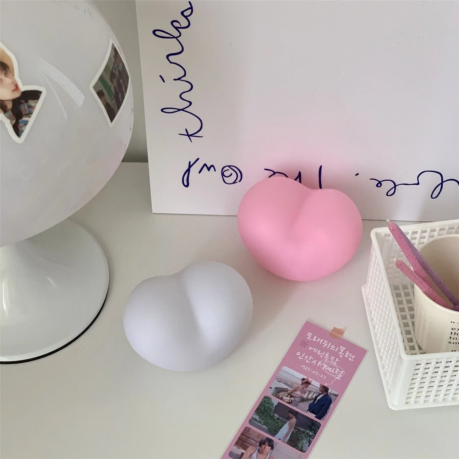 Vinyl atmosphere lamp in pink or white colour, small and large size options, with 5W LED glow for decorative lighting