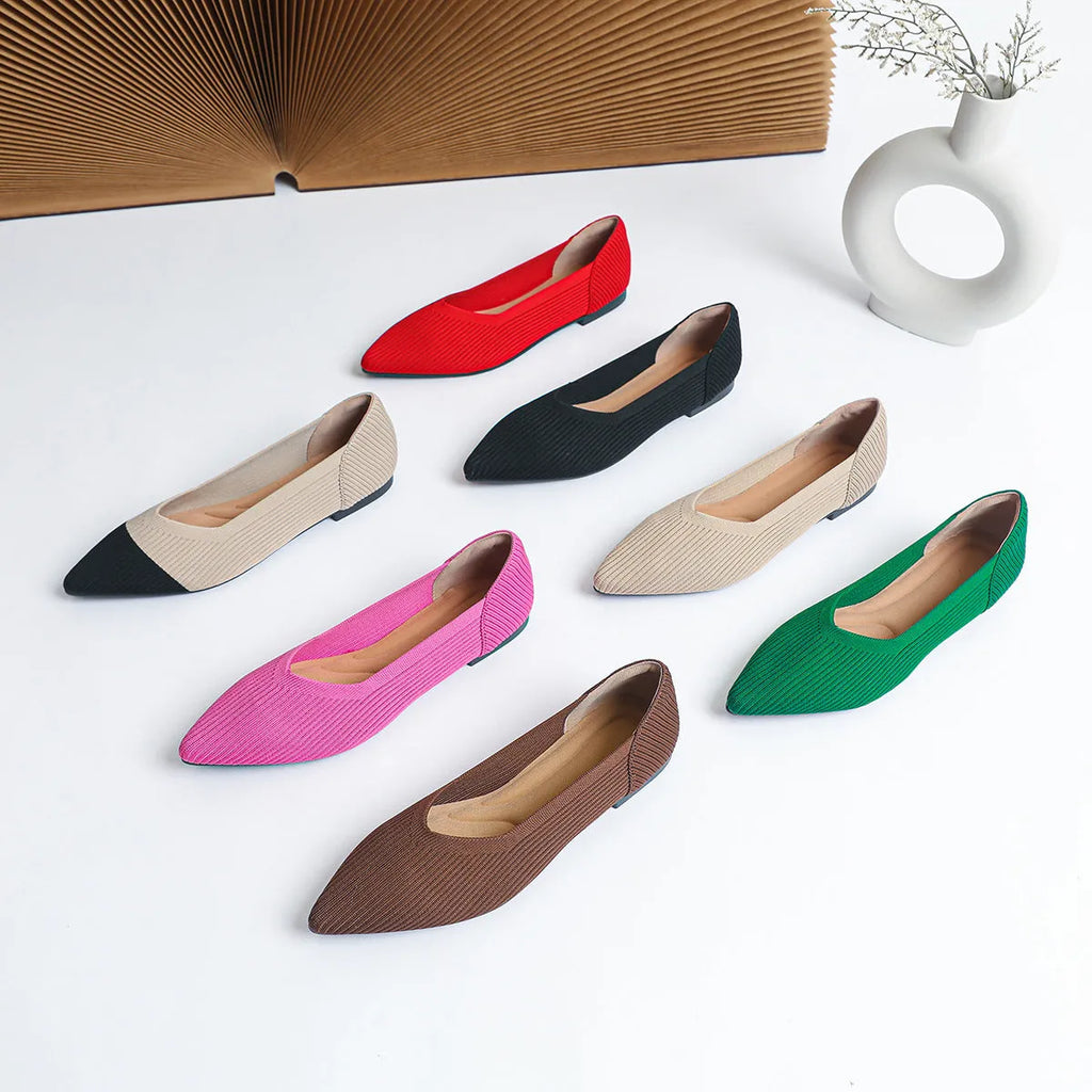 Women's flat-heel knit pumps with pointed toe in apricot colour