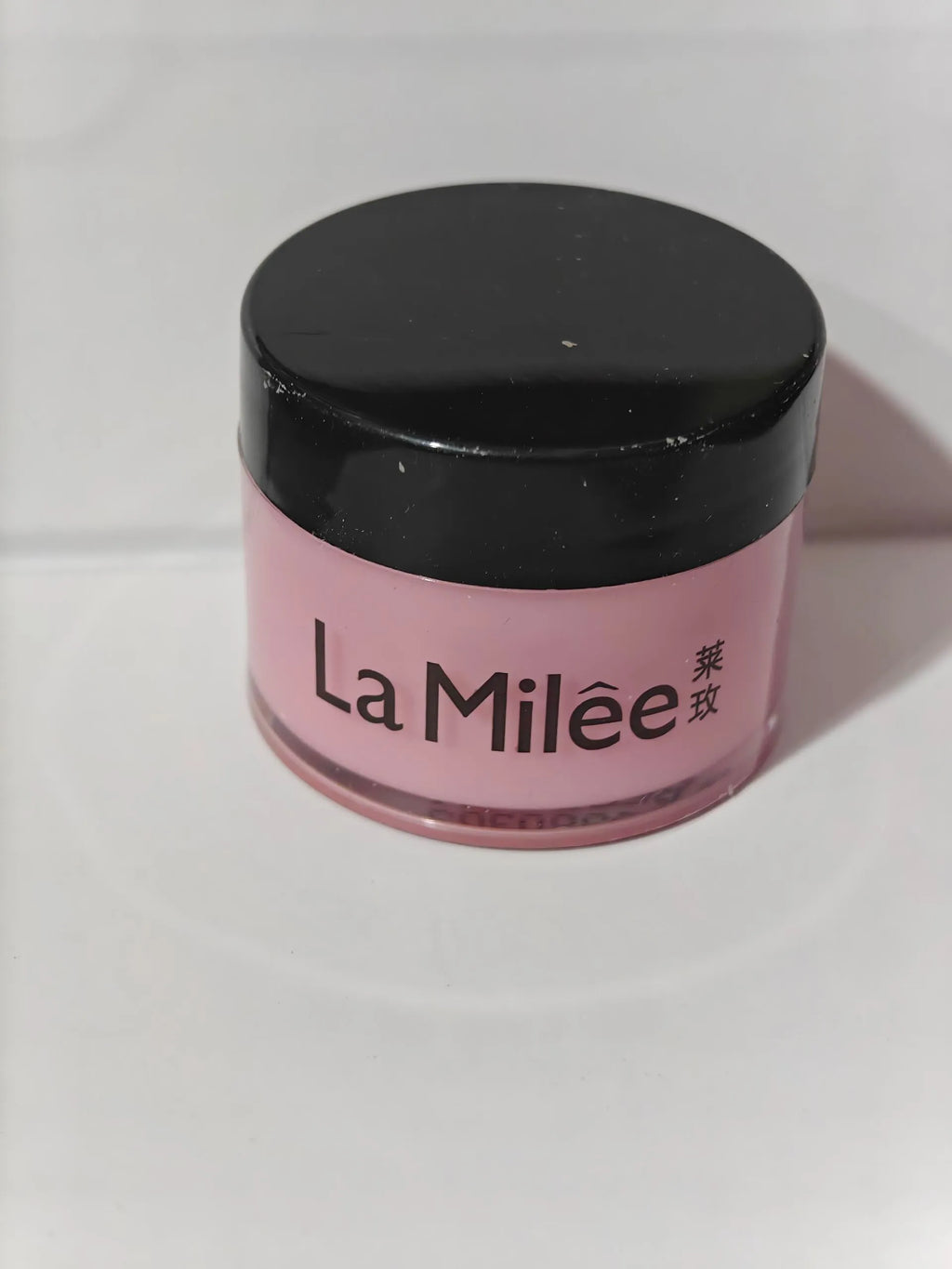 Boxed 20-30g lip mask skincare product for moisturising and nourishing dry lips.