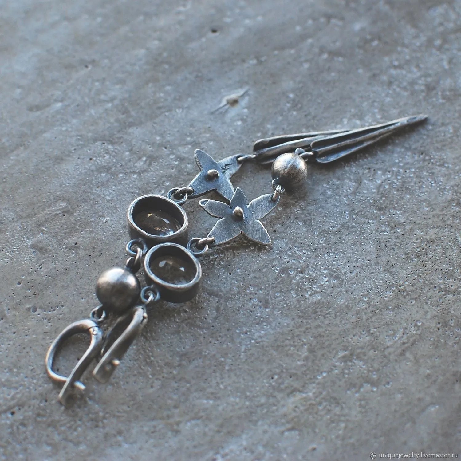 Hesheng geometric XINGX pendant earrings with antique silver finish and rhinestones, 5cm length