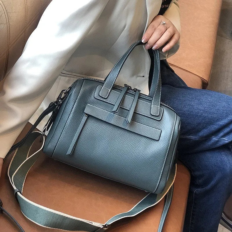Boston Lychee Pattern Shoulder Messenger Bag in black genuine leather with internal organisation pockets