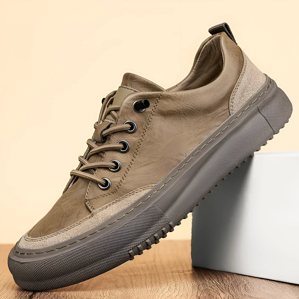 Men's black round toe leather casual shoes with lace-up closure and rubber sole