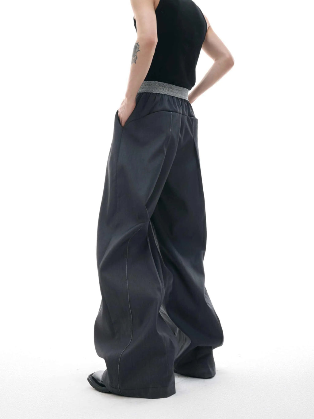 Straight-leg suit trousers in black with high waist and button-open line design, made from polyester-cotton blend.