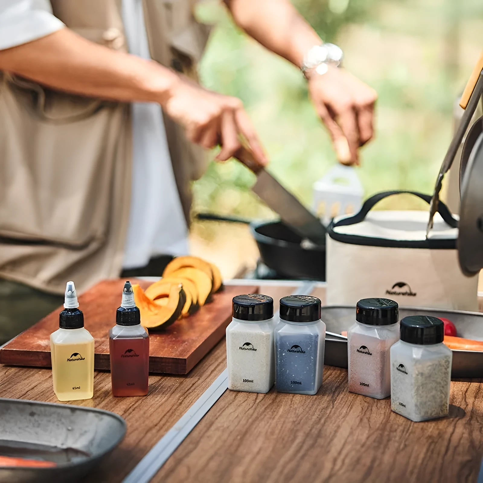 Naturehike modern minimalist six-piece plastic seasoning bottle set for outdoor use.
