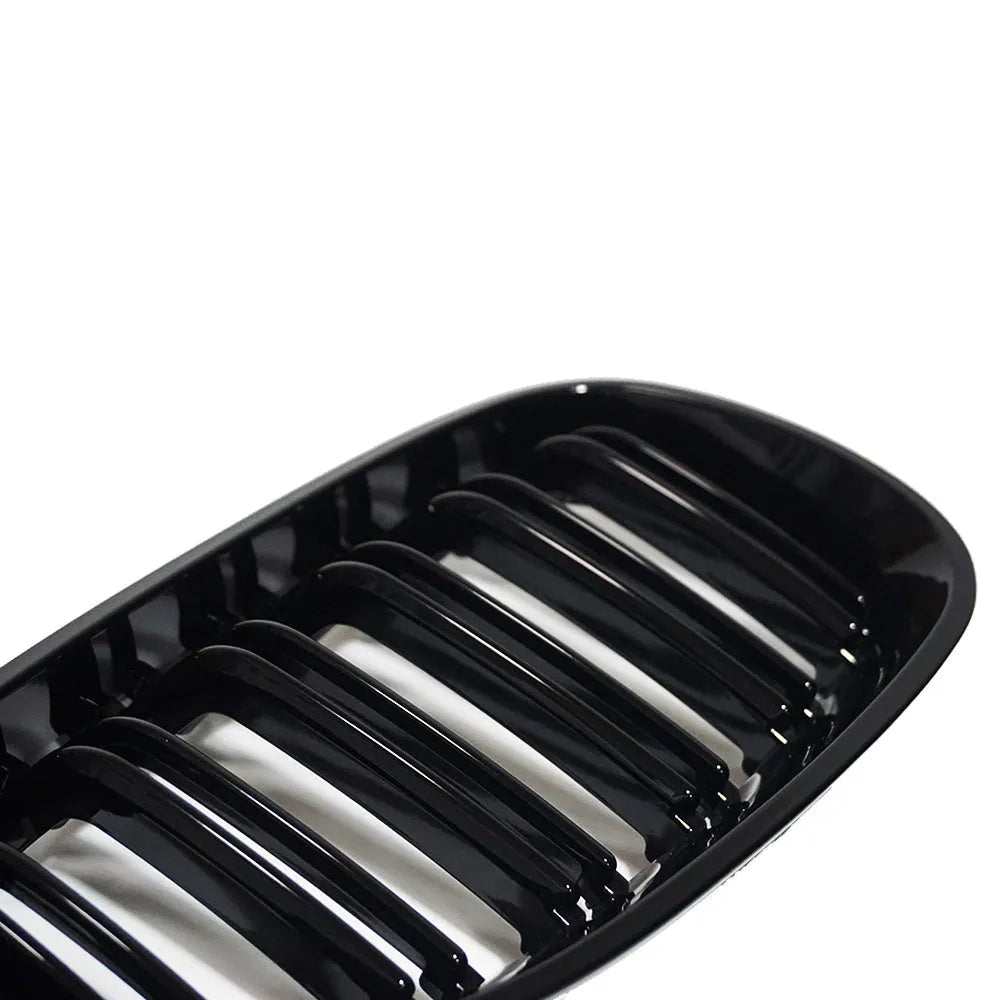 BMW E60 E39 front grille set with carbon fibre finish on black ABS plastic.