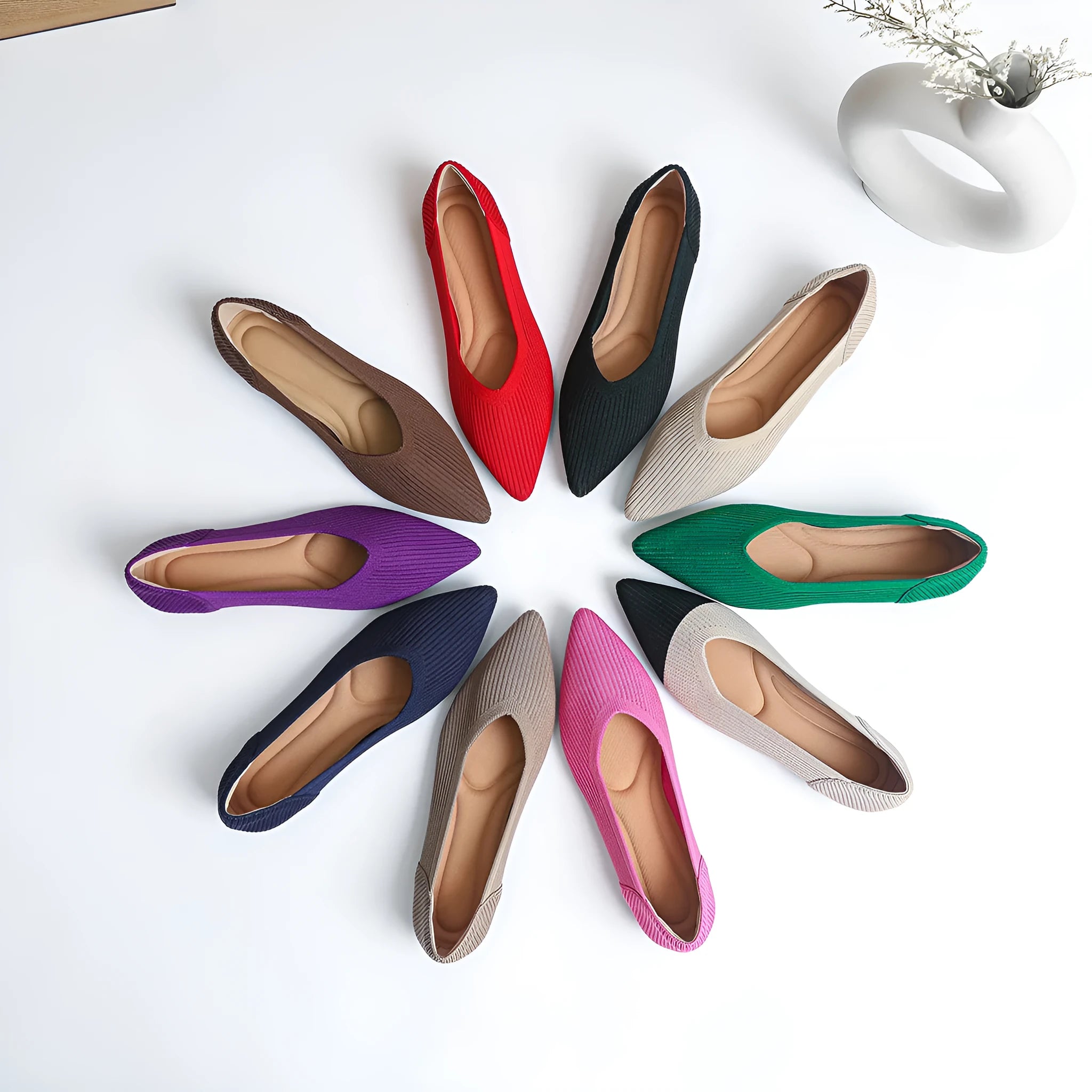 Women's flat-heel knit pumps with pointed toe in apricot colour