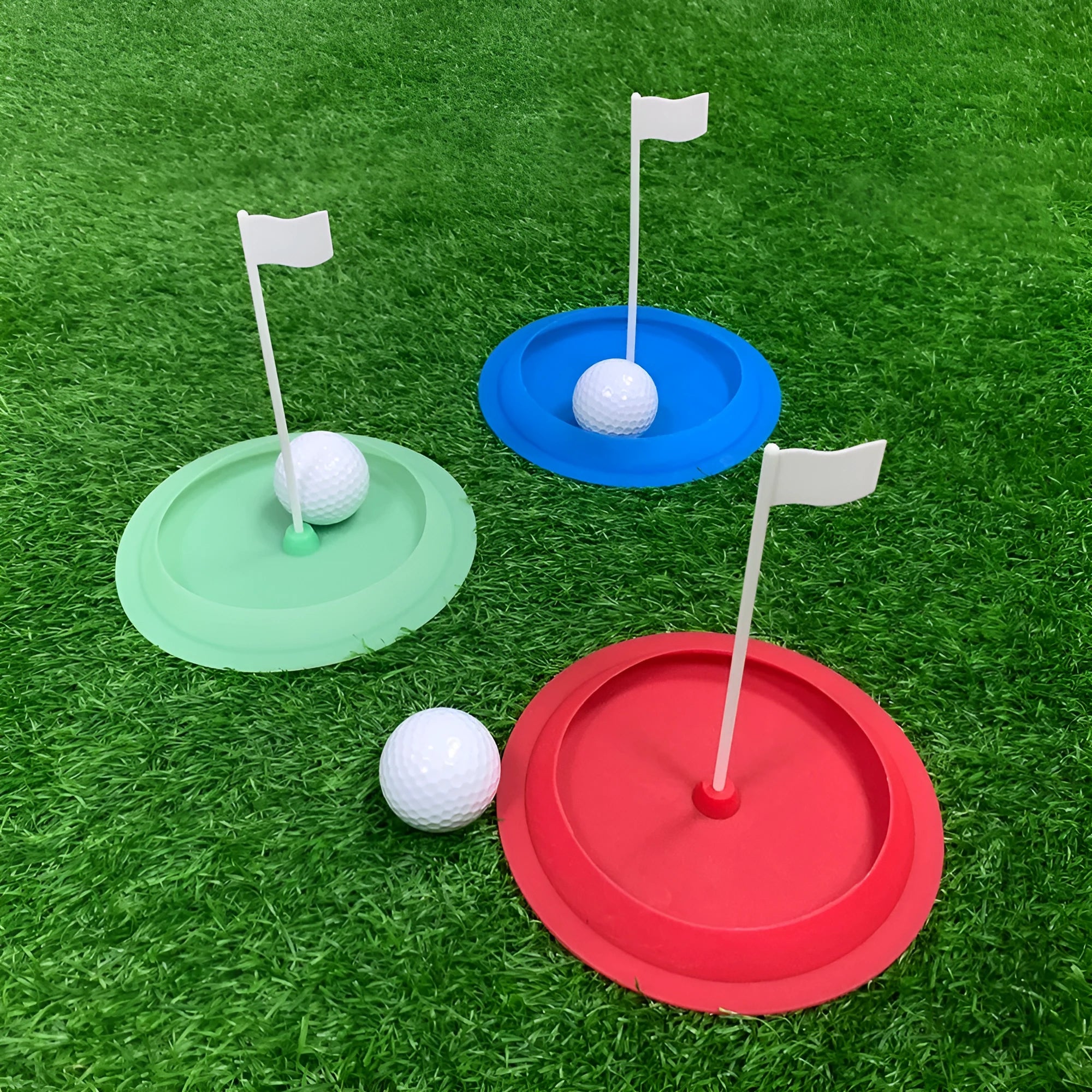 Silicone golf putting plate with 16cm hole cup in green colour for indoor practice