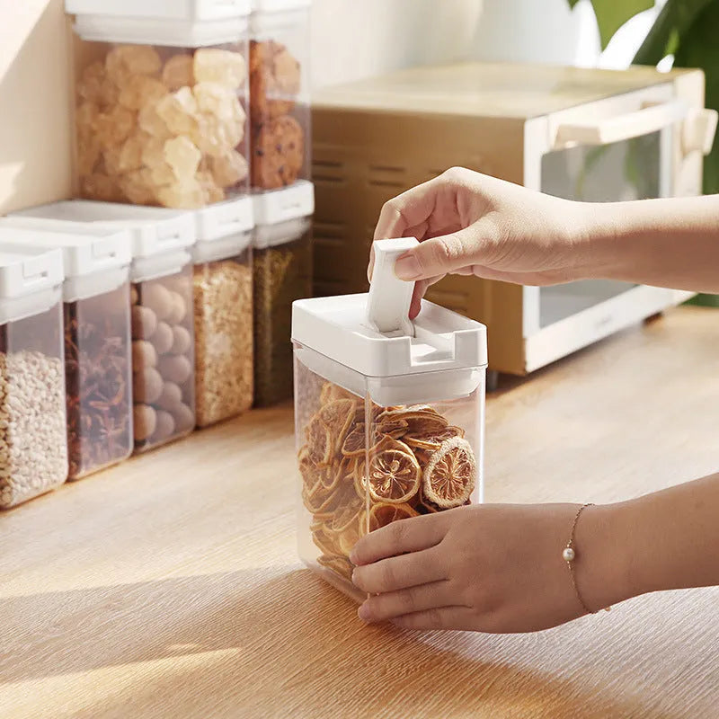 White transparent plastic storage tank for grains with 400ml capacity and Japanese design
