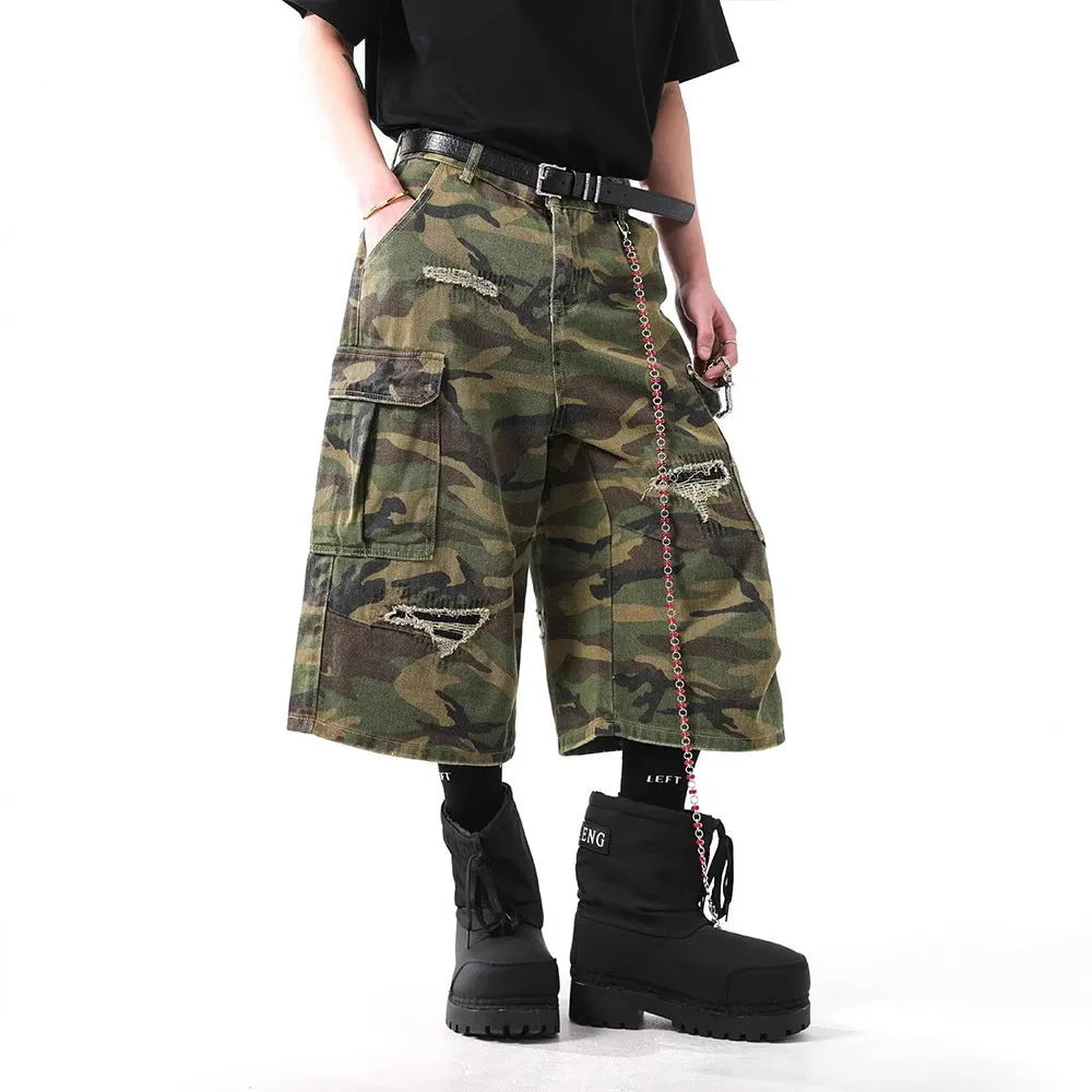 Men's camouflage pattern cropped denim trousers in straight leg cut with micro elastic cotton fabric