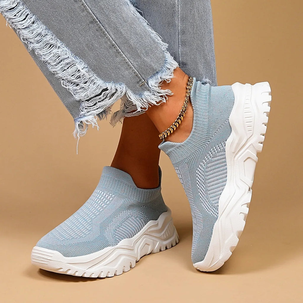 Light blue women's mesh slip-on sports shoes with round toe and 3-5cm heel
