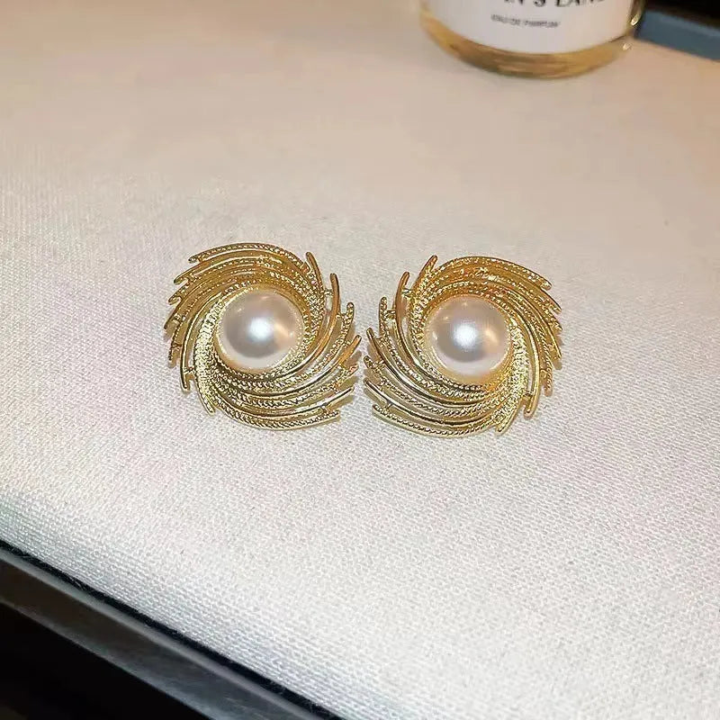 Women's electroplated alloy vintage earrings with pearl flower design